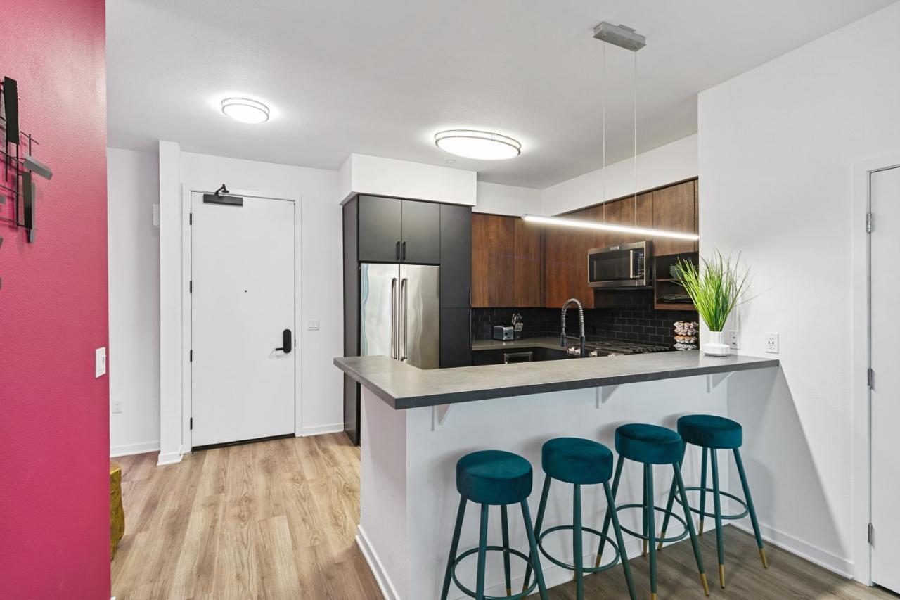 Fairfax District Chic City Oasis 2 Bedroom Apt With Den 136 Лос-Анджелес Экстерьер фото