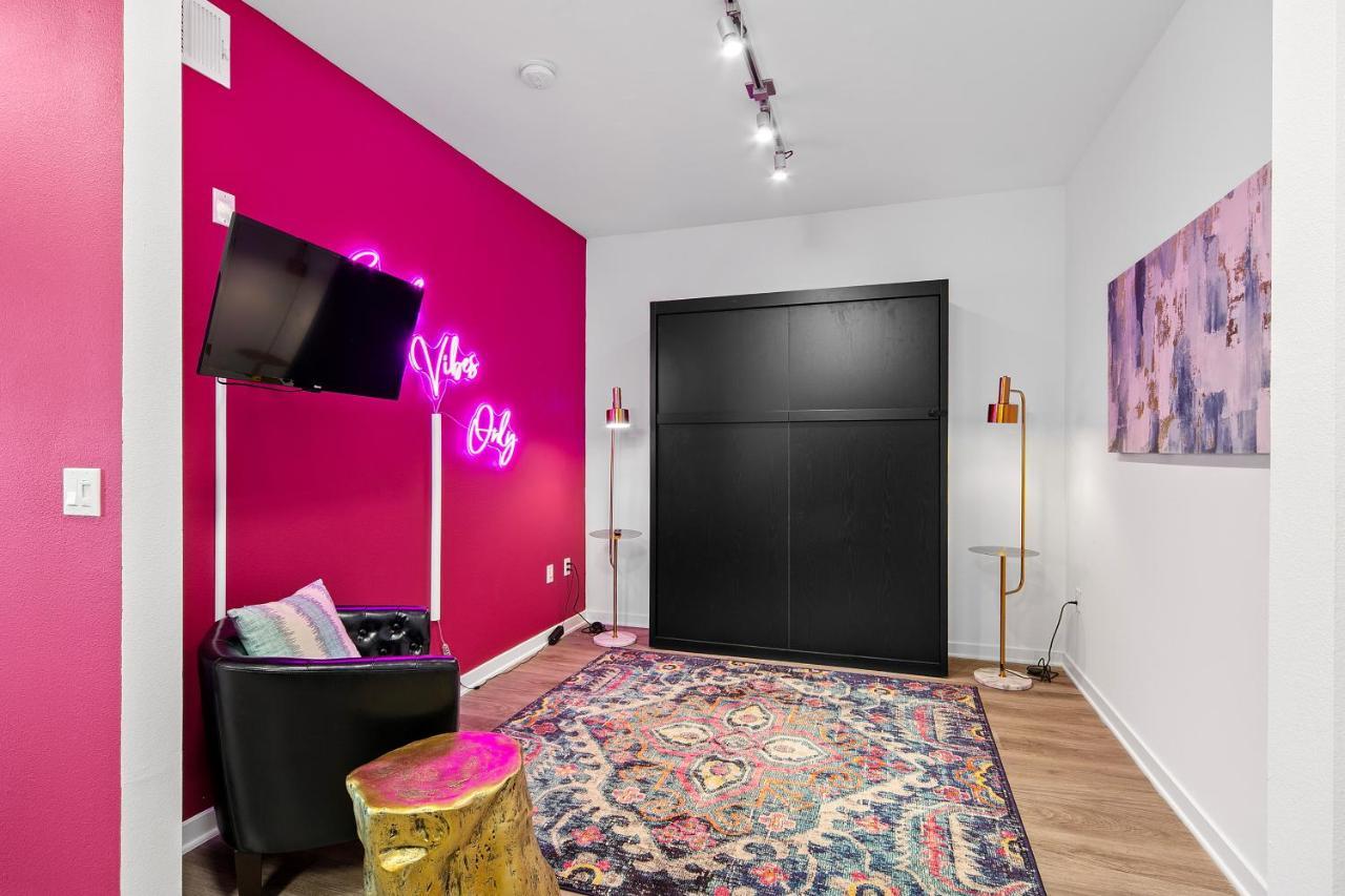 Fairfax District Chic City Oasis 2 Bedroom Apt With Den 136 Лос-Анджелес Экстерьер фото